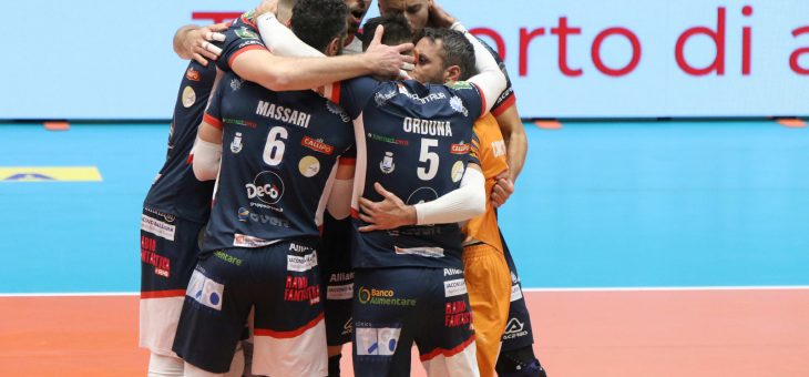 Farmitalia Saturnia: biancoblu con tanto carattere, cedono solo al tie-break a Valsa Group Modena
