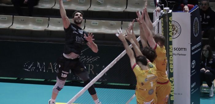 Cosedil Saturnia Acicastello cade a Siena: l’Emma Villas centra il 3-0