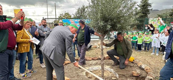 Festa dell’albero, piantumato un ulivo con gli studenti di Misilmeri. Barbagallo: «Avvicinare i giovani alla tutela dell’ambiente»